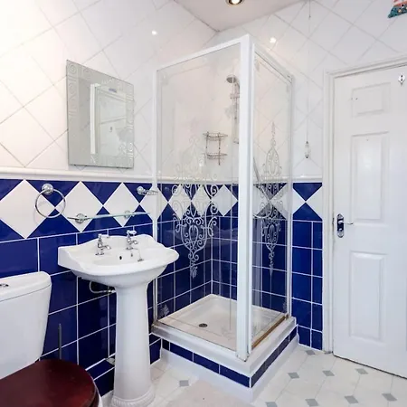 Marlborough St - Contractors Long By Shortstayuk